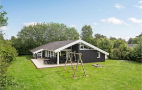 Pet Friendly Home In Væggerløse With Kitchen